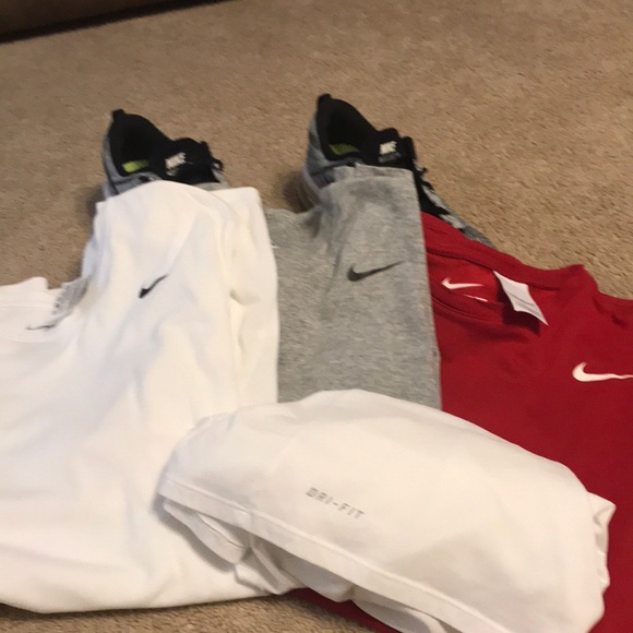 White Nike Tee - Picture 2 of 4